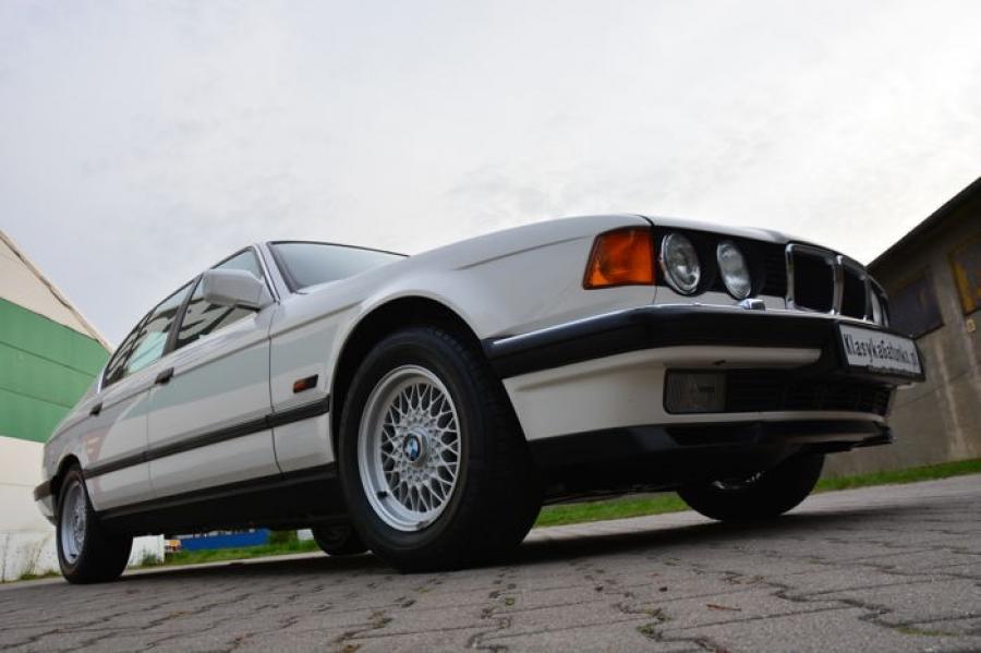  BMW 740i (E32) 1992 года  (UK) (фото 93 из 170)